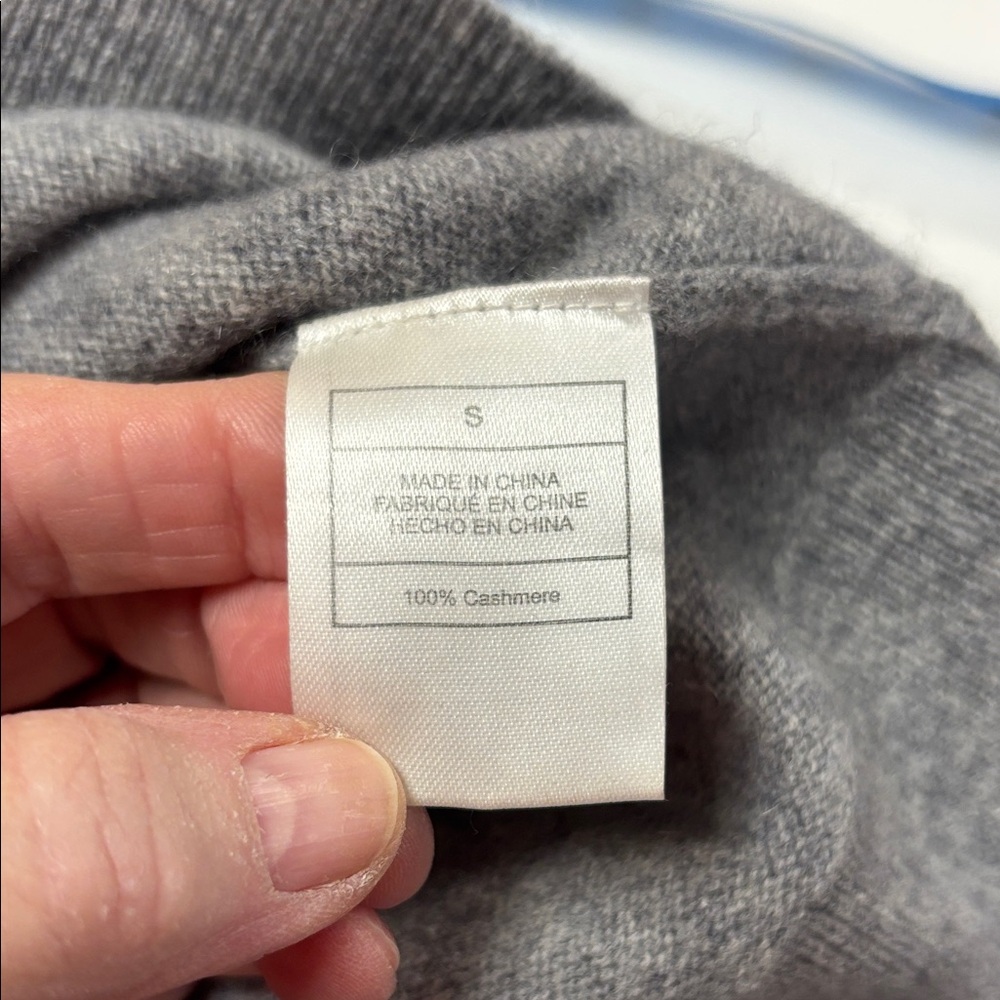 Quince Heather Gray Crewneck Sweater 100% CASHMERE 🤩1 small hole look in photos - Picture 8 of 12